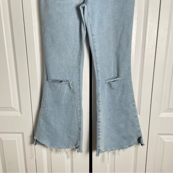 Abercrombie & Fitch Flare Ultra High Rise Jeans Women’s 6 | 28 Blue Light Wash - Picture 3 of 10